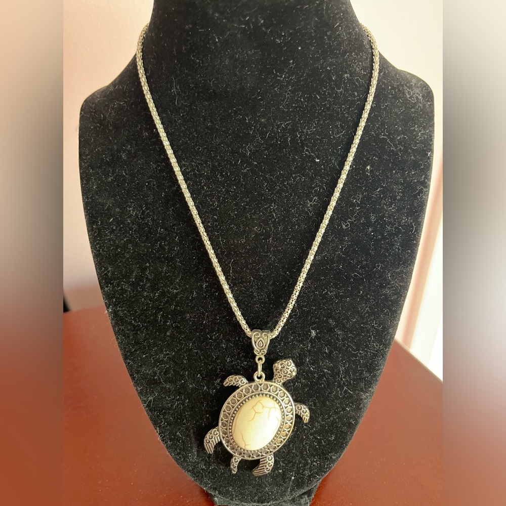 Silver Tone, Turtle Pendant Necklace With Lobster Clasp Closure